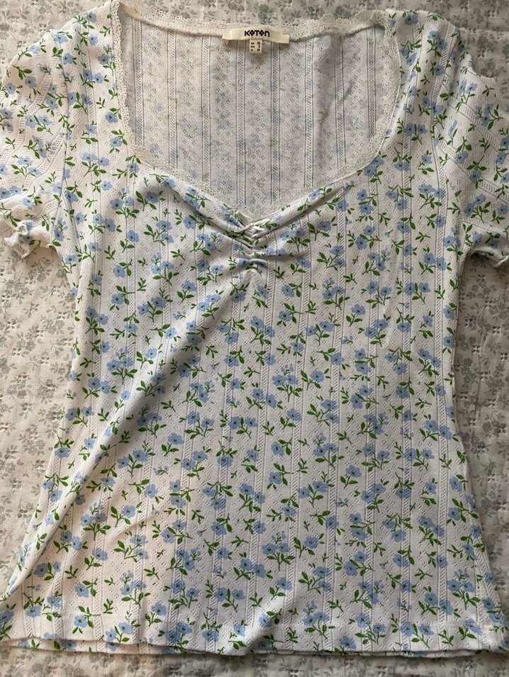 Dantel Detaylı V Yaka Çiçekli Kısa Kollu Kadın Bluz - Görsel 3