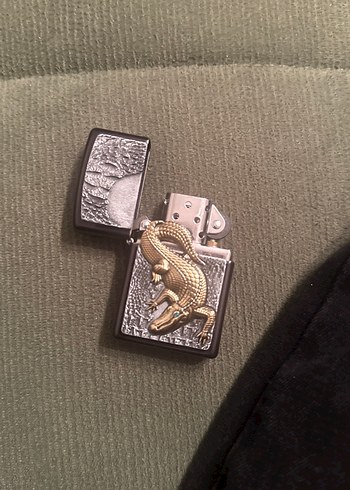 Zippo Vintage Krokodil Figürlü - Görsel 3