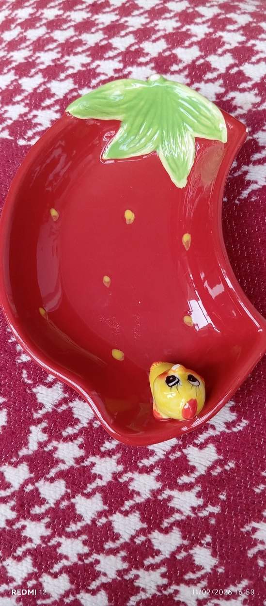 Kırmızı Renkli figürlü tasarım bir kase 2 li - Görsel 3