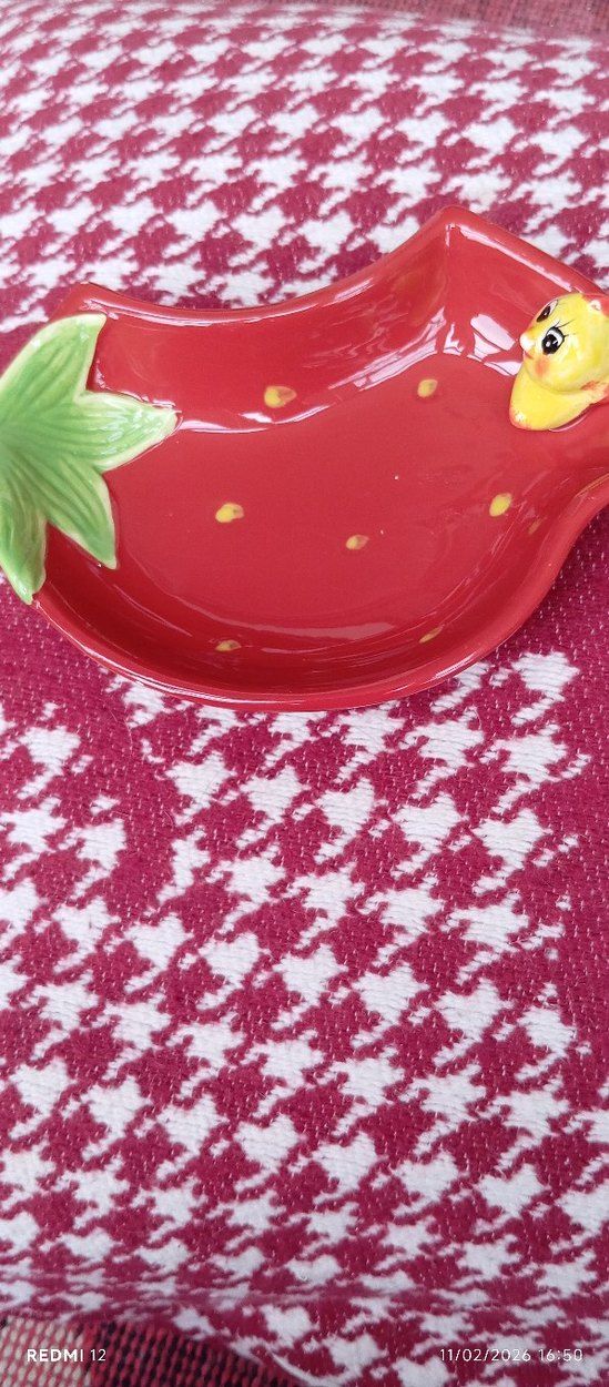 Kırmızı Renkli figürlü tasarım bir kase 2 li - Görsel 2