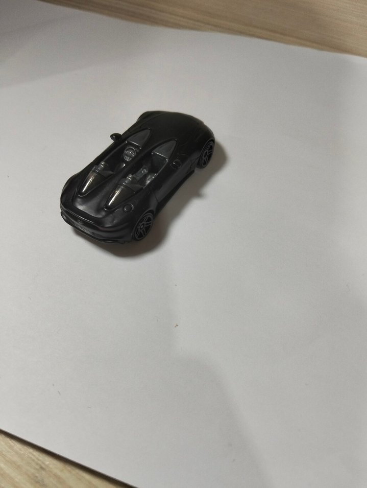siyah hot wheels Aston Martin - Görsel 3