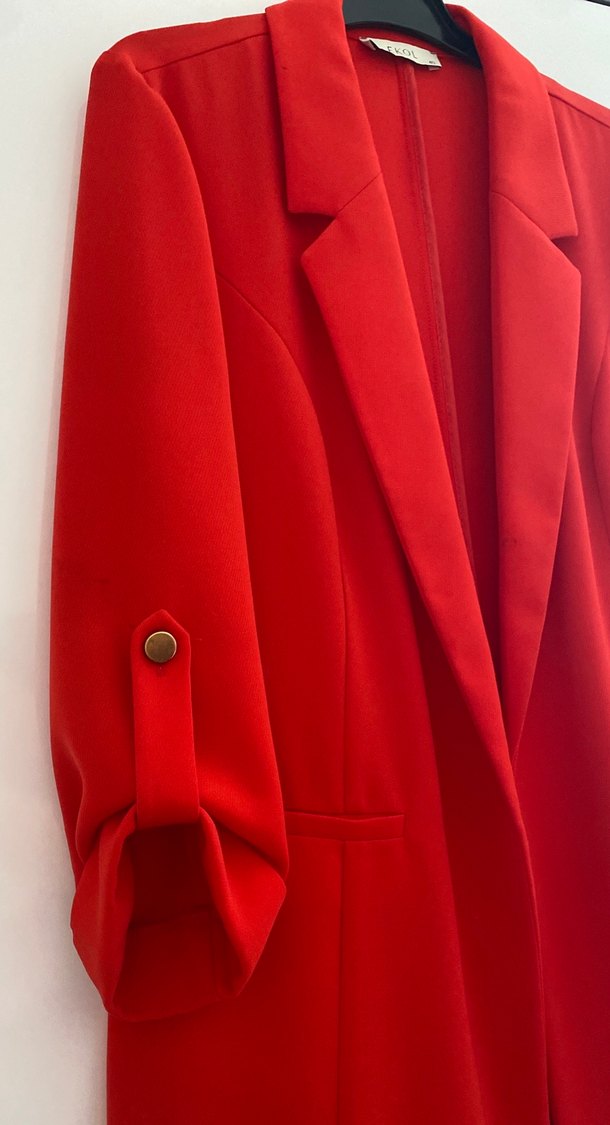 Klasik Kırmızı Düğmeli Kadın Blazer - Görsel 2