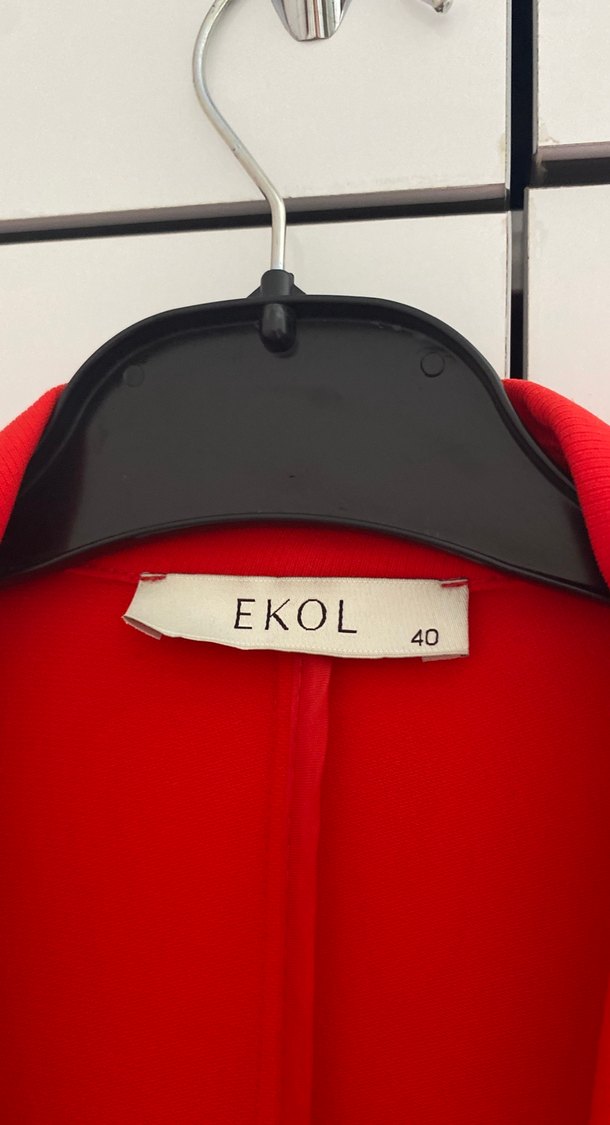 Klasik Kırmızı Düğmeli Kadın Blazer - Görsel 3