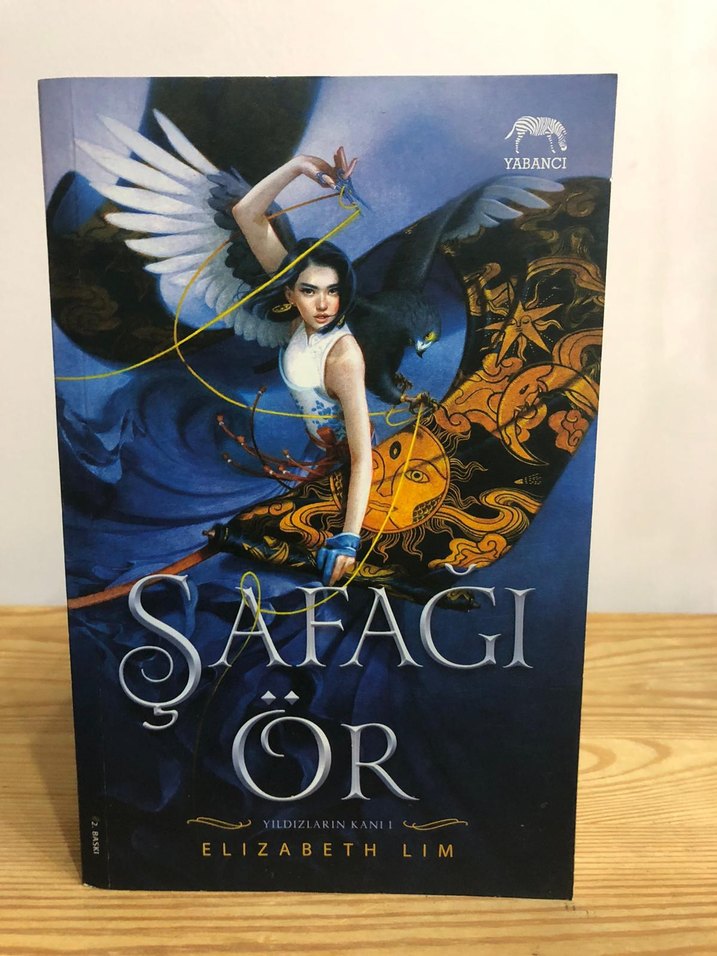 Elizabeth Lim - Safağı Ör & Akşamı Göz Romanları - Görsel 2