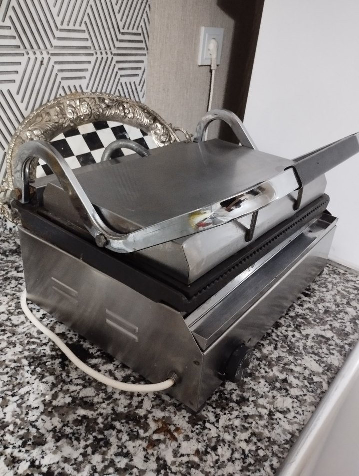 Gri Sandviç ve Tost Makinesi profesyonel - Görsel 2