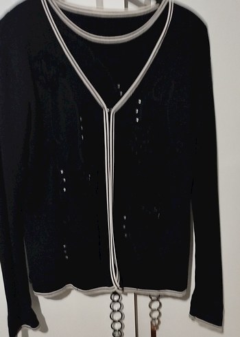 İkili Takım: Kancalı Siyah Nakışlı İnce Ceket ve Kolsuz Buluz - Görsel 3