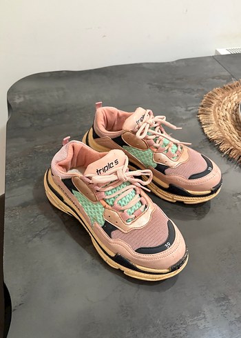 New Balance Pastel Pembe Triple S Sneaker Rahat Ve Sik