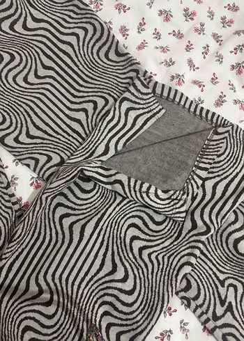 Kadın Zebra Desenli Fırfırlı İspanyol Paça Pantolon - Görsel 3