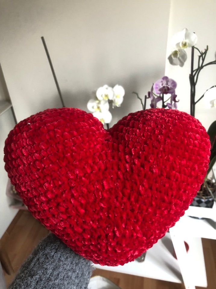 Kırmızı Kalp Şeklinde Peluş Yastık - Görsel 2