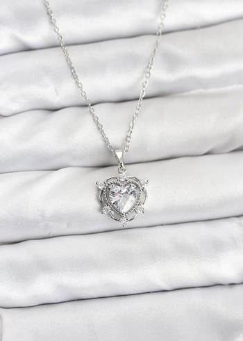 İşlemeli Kalp Detaylı Altın Kolye - Görsel 3