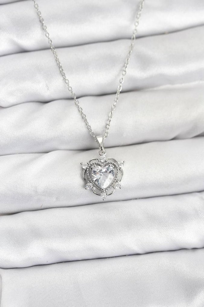 İşlemeli Kalp Detaylı Altın Kolye - Görsel 3