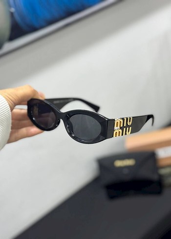 Beyaz Minimalist Kadın Güneş Gözlüğü - Görsel 5