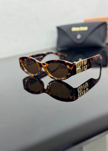 Beyaz Minimalist Kadın Güneş Gözlüğü - Görsel 4