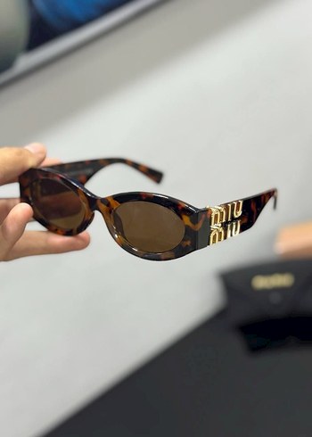 Beyaz Minimalist Kadın Güneş Gözlüğü - Görsel 3