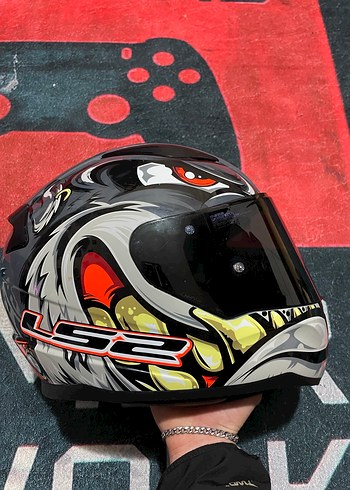 Siyah Baskılı LS2 Motosiklet Kaskı - Görsel 2