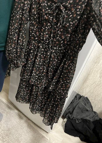 Uzun Kollu Siyah Çiçekli Midi Elbise - Görsel 3