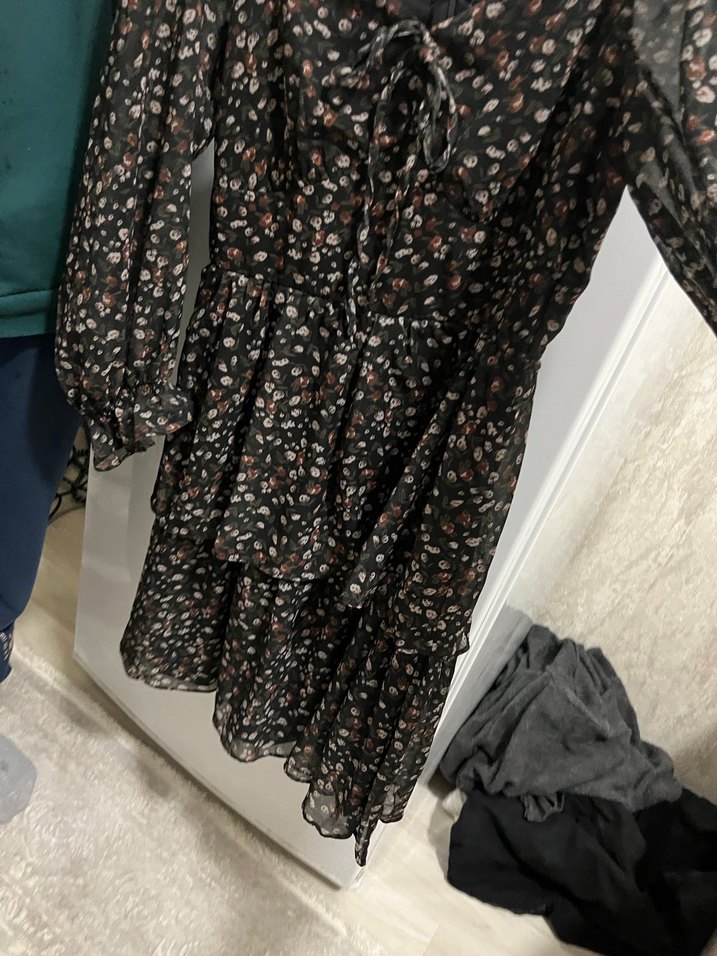 Uzun Kollu Siyah Çiçekli Midi Elbise - Görsel 3