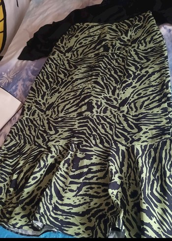 Yeşil Zebra Desenli Midi Etek - Görsel 3