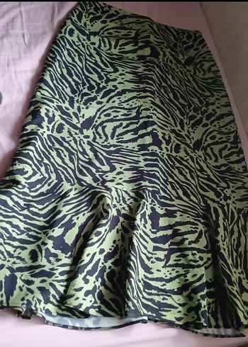 Yeşil Zebra Desenli Midi Etek - Görsel 2