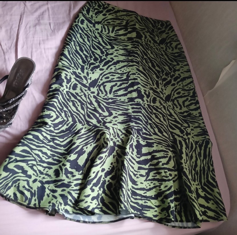 Yeşil Zebra Desenli Midi Etek - Görsel 2