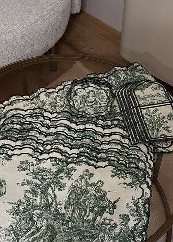 Pastel Beyaz Dekoratif Masa Örtüsü ve Peçete Seti
Vintage desen - Görsel 4