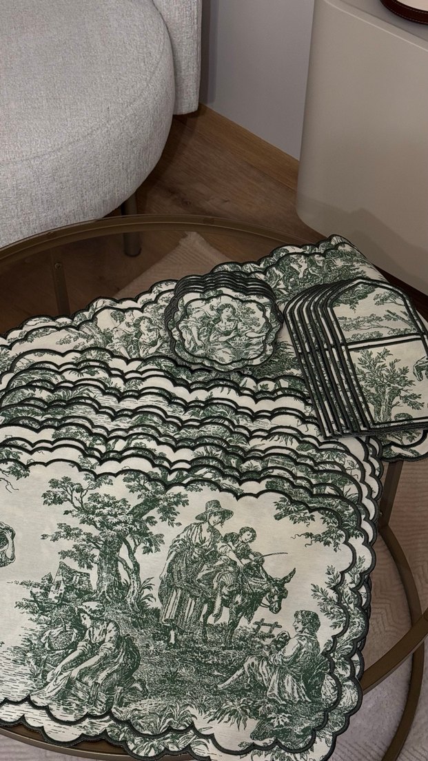 Pastel Beyaz Dekoratif Masa Örtüsü ve Peçete Seti
Vintage desen - Görsel 4