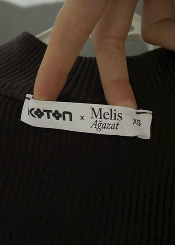 Koton x Melis Agazat Uzun kollu dik yaka asimetrik triko elbise - Görsel 3