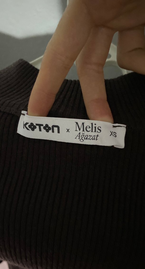 Koton x Melis Agazat Uzun kollu dik yaka asimetrik triko elbise - Görsel 3