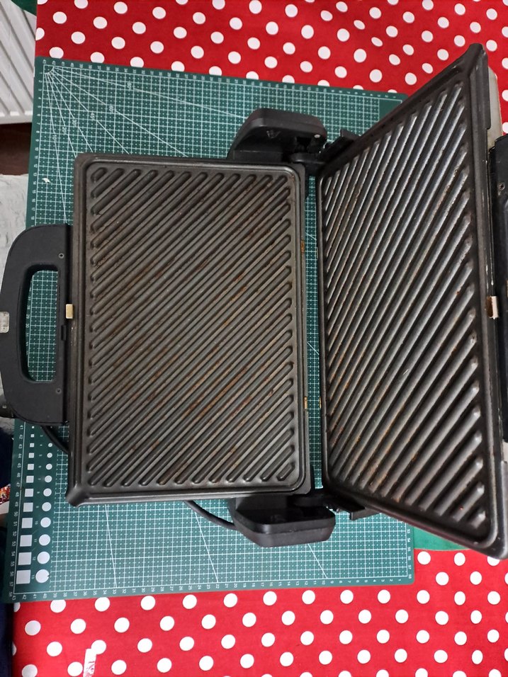 Korkmsz Gri Tost Makinesi ve Sandviç Yapıcı - Görsel 2