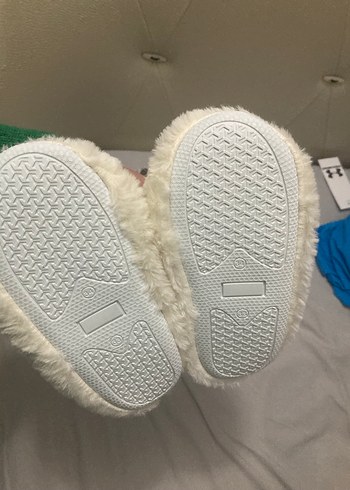 Beyaz Kedi Figürlü Peluş Ev Terliği 34 Numara - Görsel 3