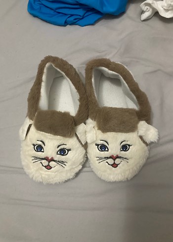 Beyaz Kedi Figürlü Peluş Ev Terliği 34 Numara - Görsel 4