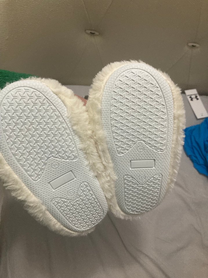 Beyaz Kedi Figürlü Peluş Ev Terliği 34 Numara - Görsel 3