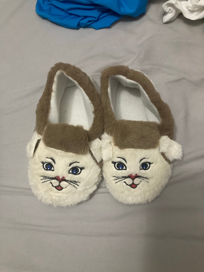 Beyaz Kedi Figürlü Peluş Ev Terliği 34 Numara - Görsel 4