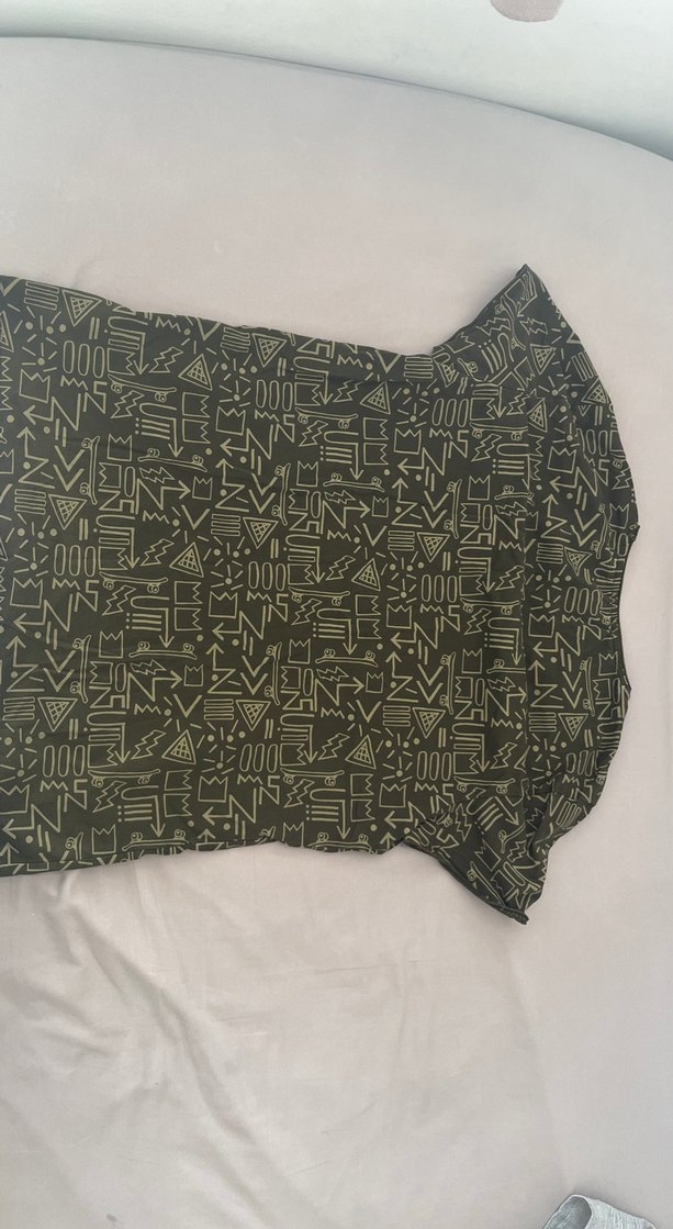 Erkek Siyah V Yaka Desenli Kısa Kollu Gömlek - Görsel 2