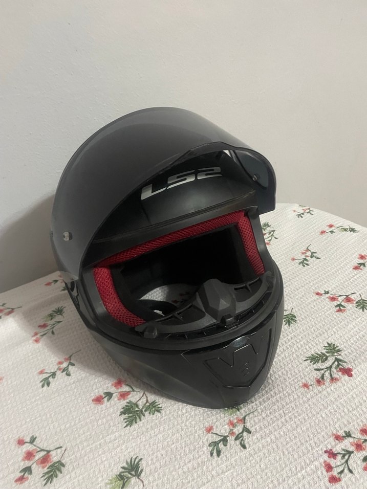 LS2 Siyah Parlak Motosiklet Kaskı - Görsel 5