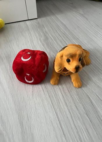 Kahverengi Peluş Köpek ve Türk Bayrağı Zar Oyuncak - Görsel 4