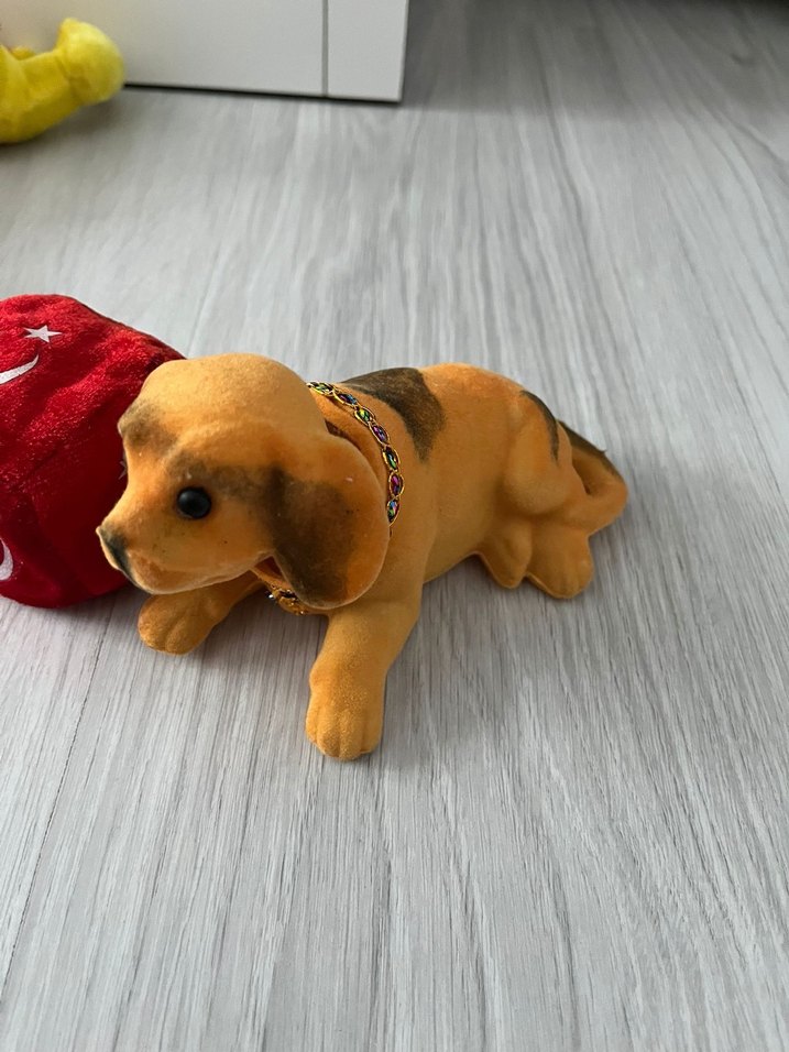 Kahverengi Peluş Köpek ve Türk Bayrağı Zar Oyuncak - Görsel 3