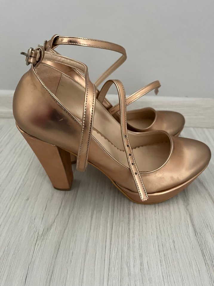 Bej Parlak Deri Stiletto Tokalı Kadın Abiye Ayakkabı - Görsel 4