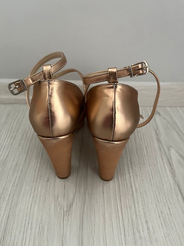 Bej Parlak Deri Stiletto Tokalı Kadın Abiye Ayakkabı - Görsel 2