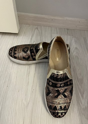 Boncuklu Yılan Desenli Dolgu Topuklu Kadın Spor Ayakkabı - Görsel 3