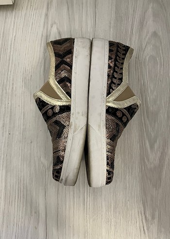 Boncuklu Yılan Desenli Dolgu Topuklu Kadın Spor Ayakkabı - Görsel 2