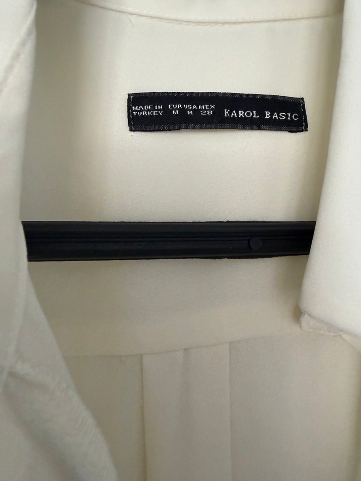 Düğmeli Kolsuz Bej Kadın Bluz - Görsel 2