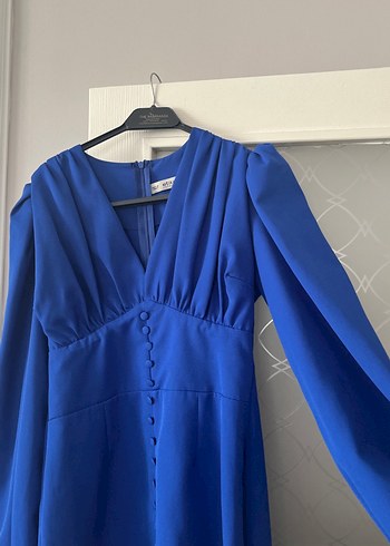 Düğmeli Parlak Mavi Midi Elbise - Görsel 2