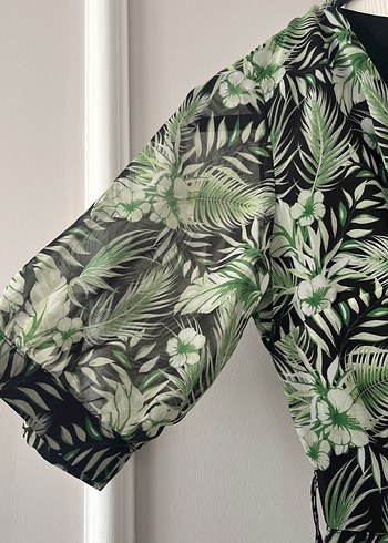 Yeşil Yaprak Desenli Uzun V Yaka Elbise - Görsel 2