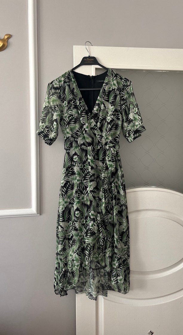 Yeşil Yaprak Desenli Uzun V Yaka Elbise - Görsel 3
