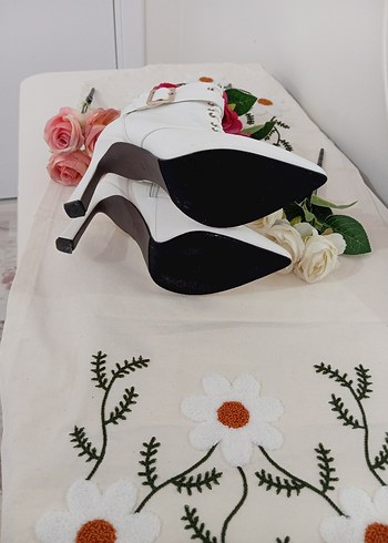 Beyaz Deri Tokalı Stiletto Topuklu Kadın Bot - Görsel 17