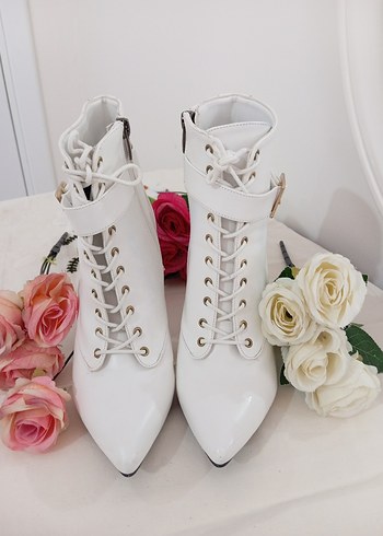 Beyaz Deri Tokalı Stiletto Topuklu Kadın Bot - Görsel 14