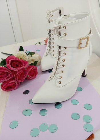 Beyaz Deri Tokalı Stiletto Topuklu Kadın Bot - Görsel 15