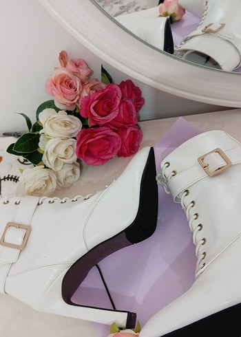 Beyaz Deri Tokalı Stiletto Topuklu Kadın Bot - Görsel 7