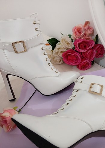 Beyaz Deri Tokalı Stiletto Topuklu Kadın Bot - Görsel 9